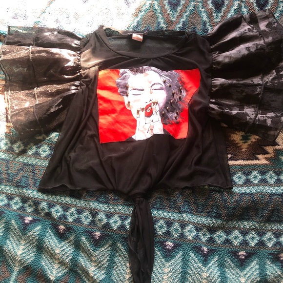 Graphic blouse - Picture 2 of 6